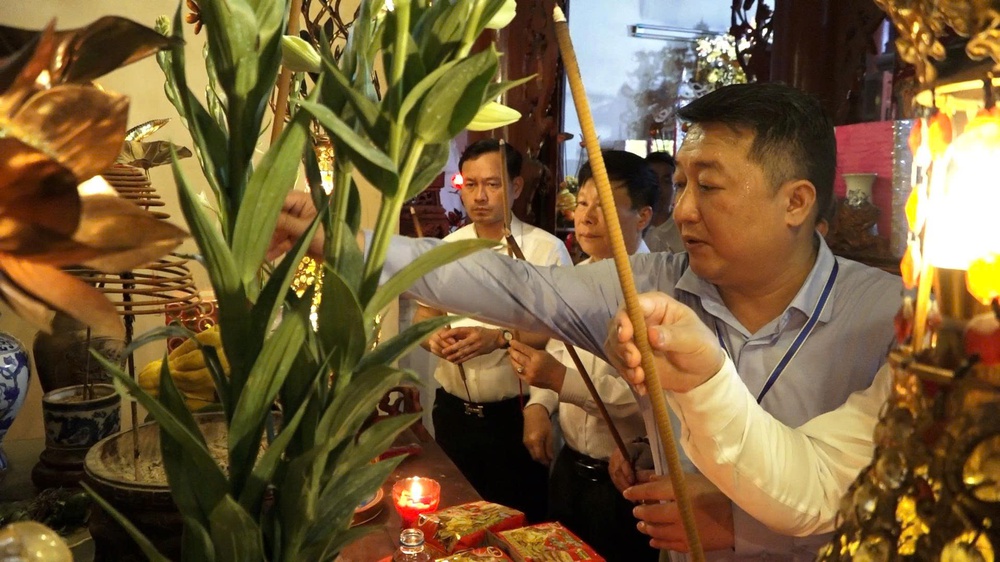 LỄ DÂNG HƯƠNG ĐỨC ĐẠI VƯƠNG LINH LANG VÀ GIÁ TRỊ DI SẢN LỄ HỘI LÀNG BÌNH ĐÀ- Ảnh 3.