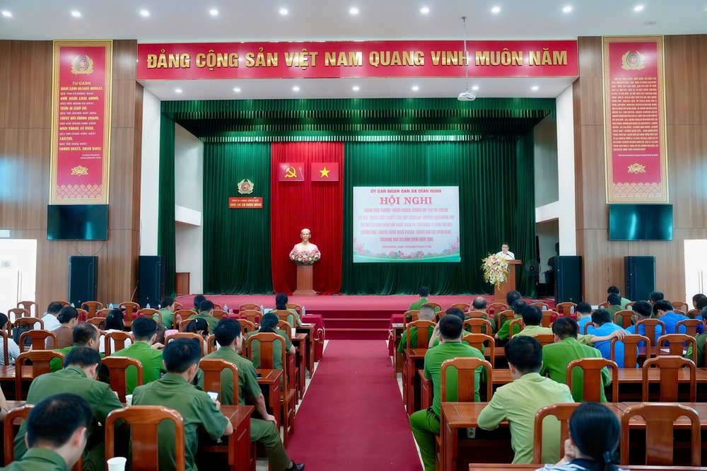 PHÁT ĐỘNG CHIẾN DỊCH TRUYỀN THÔNG PHÒNG, CHỐNG MA TÚY VÀ RA QUÂN CAO ĐIỂM TẤN CÔNG, TRẤN ÁP TỘI PHẠM MA TÚY- Ảnh 10.