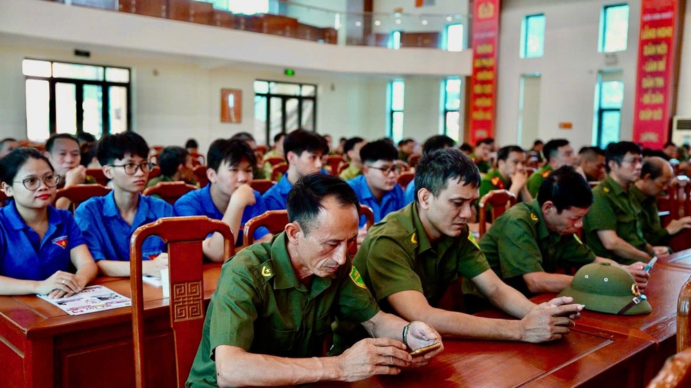 PHÁT ĐỘNG CHIẾN DỊCH TRUYỀN THÔNG PHÒNG, CHỐNG MA TÚY VÀ RA QUÂN CAO ĐIỂM TẤN CÔNG, TRẤN ÁP TỘI PHẠM MA TÚY- Ảnh 9.
