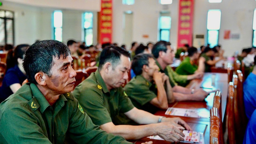 PHÁT ĐỘNG CHIẾN DỊCH TRUYỀN THÔNG PHÒNG, CHỐNG MA TÚY VÀ RA QUÂN CAO ĐIỂM TẤN CÔNG, TRẤN ÁP TỘI PHẠM MA TÚY- Ảnh 6.