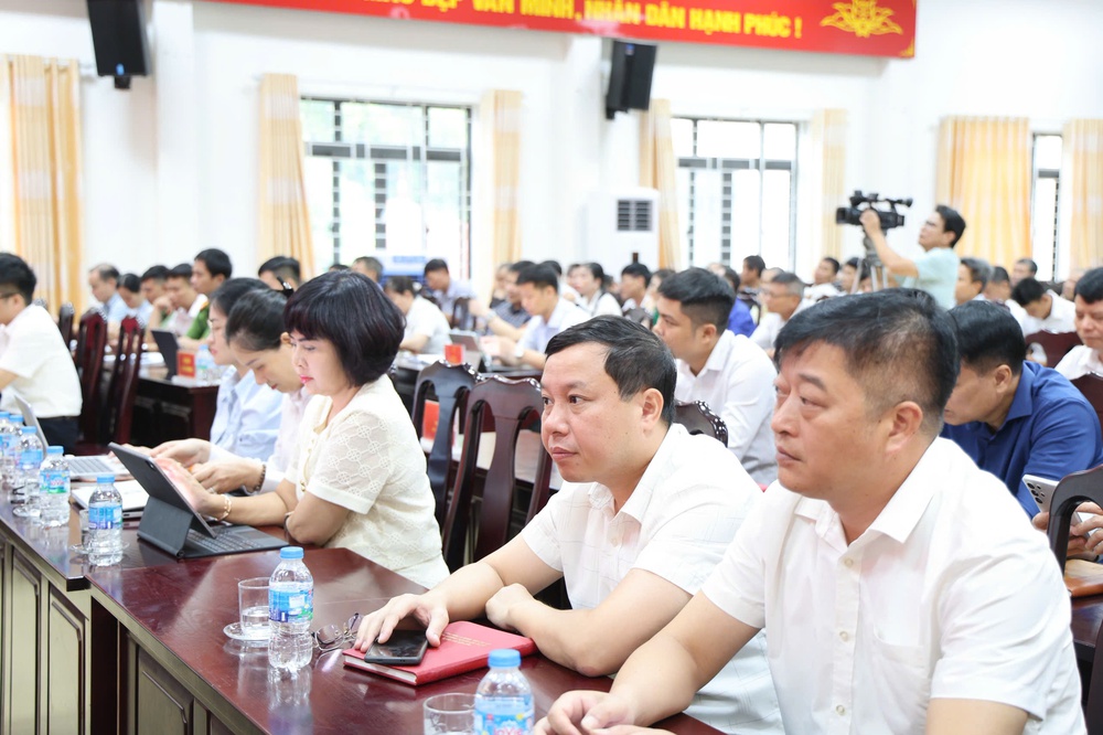 TỔ ĐẠI BIỂU SỐ 20 HĐND THÀNH PHỐ HÀ NỘI TIẾP XÚC CỬ TRI CÁC XÃ BÌNH MINH, THANH OAI, TAM HƯNG, DÂN HÒA TRƯỚC KỲ HỌP THƯỜNG LỆ GIỮA NĂM 2026- Ảnh 2.