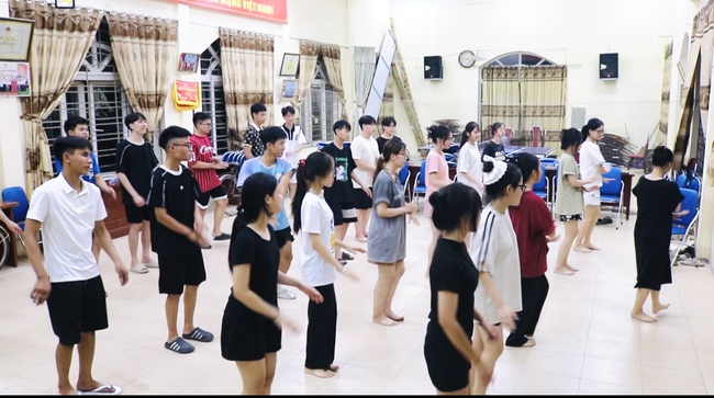 Lãnh đạo Trung tâm VHTT&TT xã kiểm tra công tác tập luyện chuẩn bị tham gia Liên hoan Nghệ thuật quần chúng xã Quốc Oai lần thứ I năm 2025- Ảnh 7.