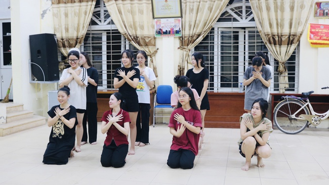 Lãnh đạo Trung tâm VHTT&TT xã kiểm tra công tác tập luyện chuẩn bị tham gia Liên hoan Nghệ thuật quần chúng xã Quốc Oai lần thứ I năm 2025- Ảnh 5.
