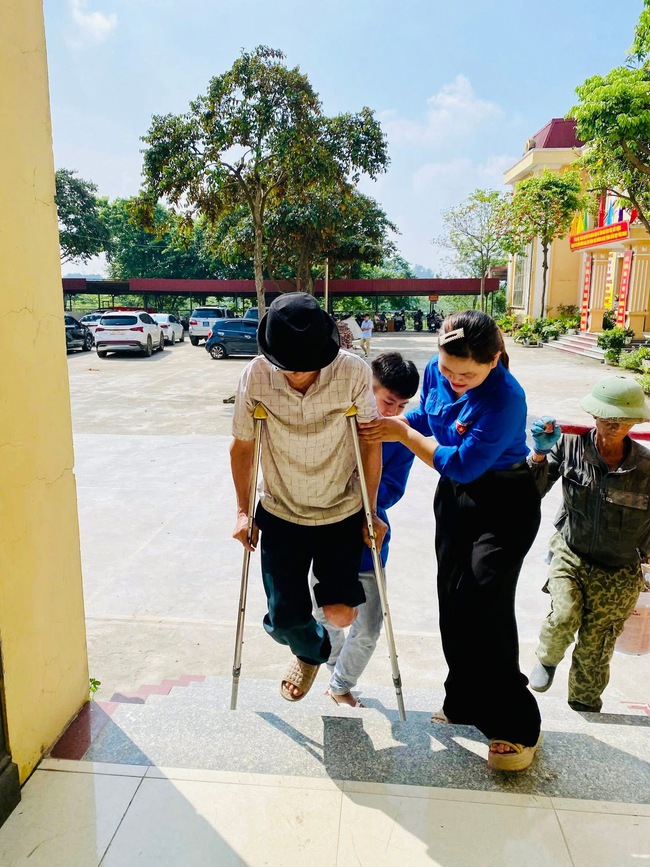Tuổi trẻ xã Yên Bài xung kích đồng hành cùng người dân trong cải  cách hành chính- Ảnh 4.
