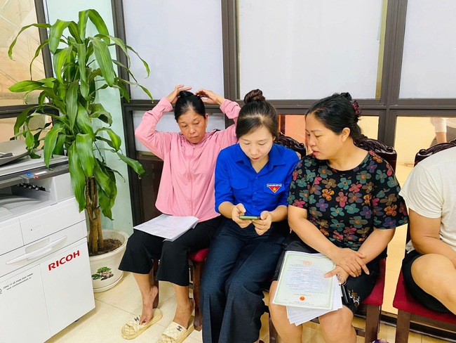 Tuổi trẻ xã Yên Bài xung kích đồng hành cùng người dân trong cải  cách hành chính- Ảnh 5.