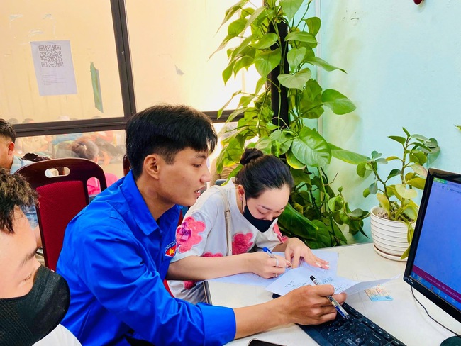 Tuổi trẻ xã Yên Bài xung kích đồng hành cùng người dân trong cải  cách hành chính- Ảnh 3.