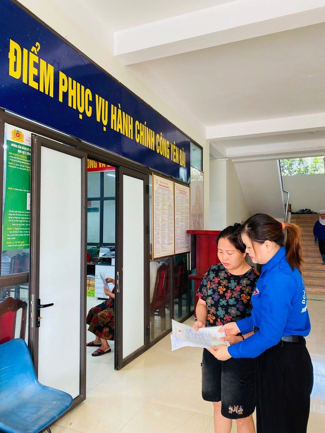 Tuổi trẻ xã Yên Bài xung kích đồng hành cùng người dân trong cải  cách hành chính- Ảnh 2.