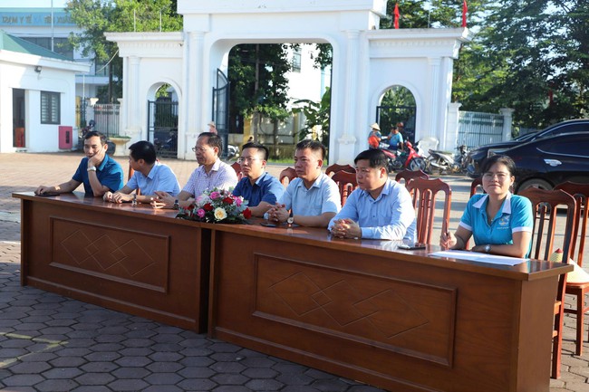 Lễ phát động đợt cao điểm chỉnh trang cảnh quan, đảm bảo an toàn giao thông, trật tự đô thị và tổng vệ sinh môi trường năm 2025- Ảnh 2.