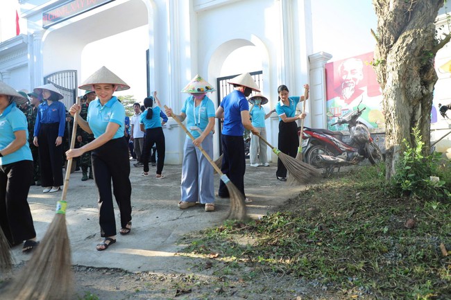 Lễ phát động đợt cao điểm chỉnh trang cảnh quan, đảm bảo an toàn giao thông, trật tự đô thị và tổng vệ sinh môi trường năm 2025- Ảnh 4.