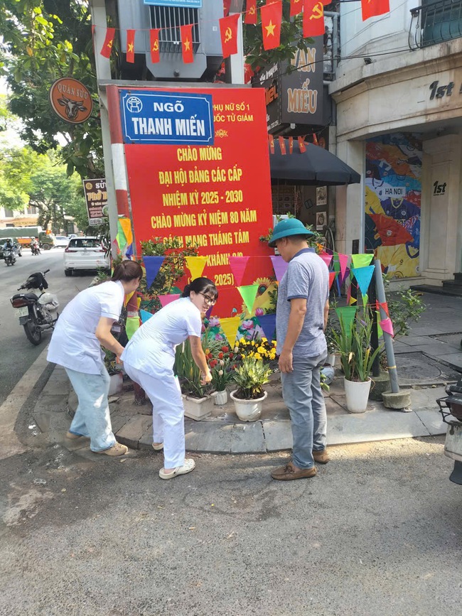 PHƯỜNG VĂN MIẾU – QUỐC TỬ GIÁM TĂNG CƯỜNG CÔNG TÁC PHÒNG, CHỐNG DỊCH BỆNH SỐT XUẤT HUYẾT PHỤC VỤ CAO ĐIỂM KỶ NIỆM 80 NĂM CÁCH MẠNG THÁNG TÁM VÀ QUỐC KHÁNH 2/9- Ảnh 4.