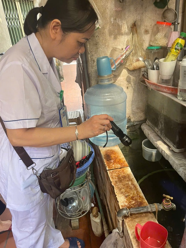 PHƯỜNG VĂN MIẾU – QUỐC TỬ GIÁM TĂNG CƯỜNG CÔNG TÁC PHÒNG, CHỐNG DỊCH BỆNH SỐT XUẤT HUYẾT PHỤC VỤ CAO ĐIỂM KỶ NIỆM 80 NĂM CÁCH MẠNG THÁNG TÁM VÀ QUỐC KHÁNH 2/9- Ảnh 2.