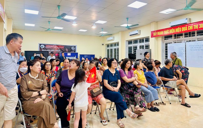 Ngọc Hà: Nhân dân phấn khởi nhận quà Tết Độc lập- Ảnh 2.