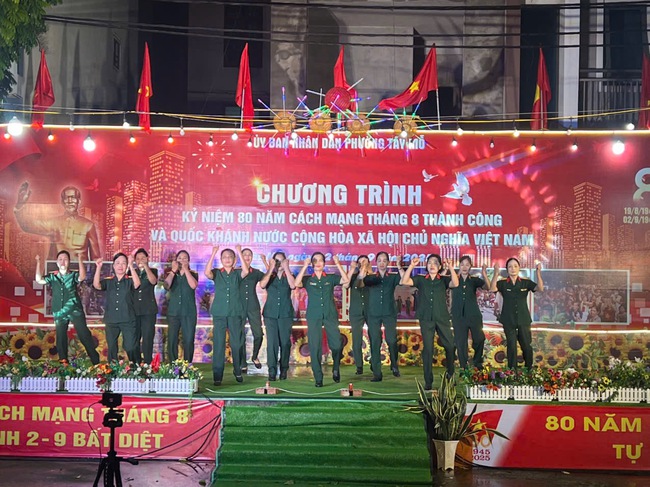 Liên hoan văn nghệ chào mừng kỷ niệm 80 năm Cách mạng tháng Tám thành công (19/8/1945-19/8/2025) và Quốc khánh nước Cộng hòa Xã hội Chủ nghĩa Việt Nam (02/9/1945-02/9/2025)- Ảnh 3.