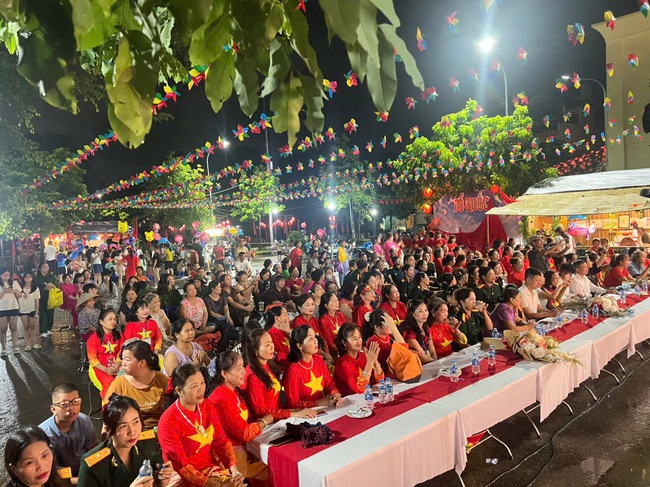 Liên hoan văn nghệ chào mừng kỷ niệm 80 năm Cách mạng tháng Tám thành công (19/8/1945-19/8/2025) và Quốc khánh nước Cộng hòa Xã hội Chủ nghĩa Việt Nam (02/9/1945-02/9/2025)- Ảnh 2.