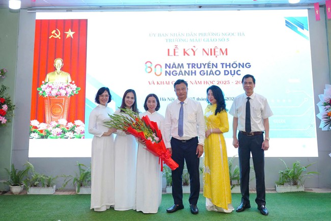 Rộn ràng không khí khai giảng năm học mới tại phường Ngọc Hà- Ảnh 10.
