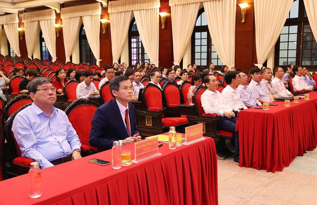 Khai giảng Lớp bồi dưỡng cập nhật kiến thức, kỹ năng đối với cán bộ lãnh đạo quản lý xã, phường, đặc khu- Ảnh 1.