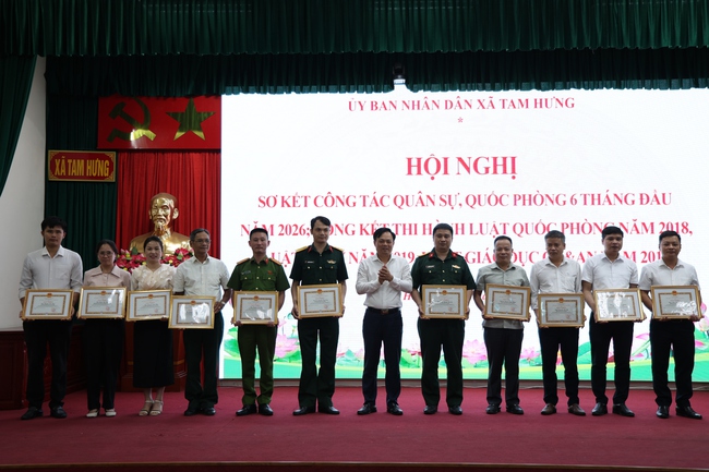 Xã Tam Hưng sơ kết công tác quân sự, quốc phòng 6 tháng đầu năm 2026; tổng kết thi hành các luật về quốc phòng, dân quân tự vệ và giáo dục quốc phòng, an ninh- Ảnh 9.