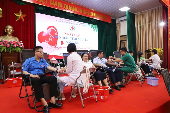SÔI NỔI NGÀY HỘI HIẾN MÁU TÌNH NGUYỆN NĂM 2025 XÃ HỒNG VÂN- Ảnh 7.