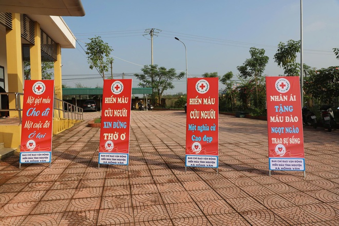SÔI NỔI NGÀY HỘI HIẾN MÁU TÌNH NGUYỆN NĂM 2025 XÃ HỒNG VÂN- Ảnh 9.