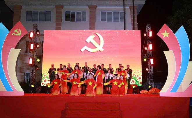 PHƯỜNG VĨNH HƯNG TỔ CHỨC CHƯƠNG TRÌNH  VĂN NGHỆ “Tự hào Thủ đô anh hùng – Sáng mãi niềm tin theo Đảng” - “71 năm – Hà Nội vươn mình trong hào khí Thăng Long”- Ảnh 15.