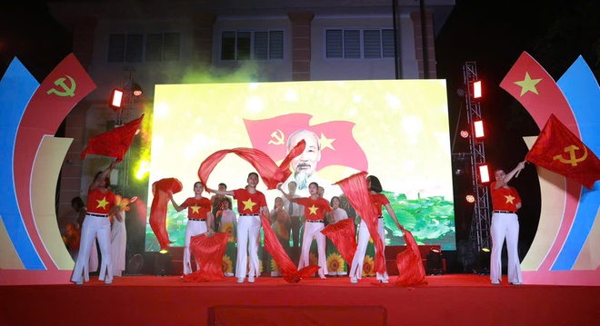 PHƯỜNG VĨNH HƯNG TỔ CHỨC CHƯƠNG TRÌNH  VĂN NGHỆ “Tự hào Thủ đô anh hùng – Sáng mãi niềm tin theo Đảng” - “71 năm – Hà Nội vươn mình trong hào khí Thăng Long”- Ảnh 14.