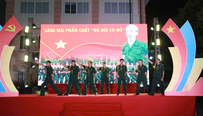 PHƯỜNG VĨNH HƯNG TỔ CHỨC CHƯƠNG TRÌNH  VĂN NGHỆ “Tự hào Thủ đô anh hùng – Sáng mãi niềm tin theo Đảng” - “71 năm – Hà Nội vươn mình trong hào khí Thăng Long”- Ảnh 12.