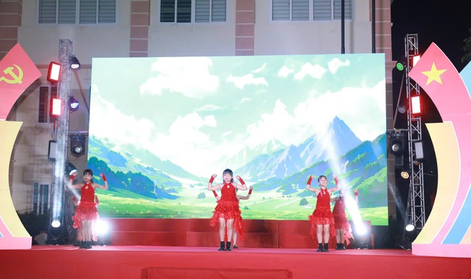 PHƯỜNG VĨNH HƯNG TỔ CHỨC CHƯƠNG TRÌNH  VĂN NGHỆ “Tự hào Thủ đô anh hùng – Sáng mãi niềm tin theo Đảng” - “71 năm – Hà Nội vươn mình trong hào khí Thăng Long”- Ảnh 4.