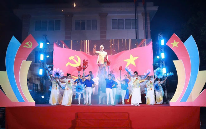 PHƯỜNG VĨNH HƯNG TỔ CHỨC CHƯƠNG TRÌNH  VĂN NGHỆ “Tự hào Thủ đô anh hùng – Sáng mãi niềm tin theo Đảng” - “71 năm – Hà Nội vươn mình trong hào khí Thăng Long”- Ảnh 2.