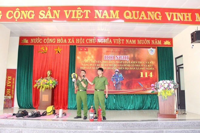 Xã Phú Nghĩa tổ chức lớp tập huấn nghiệp vụ phòng cháy, chữa cháy và cứu nạn cứu hộ cho các hộ gia đình, cơ sở sản xuất kinh doanh trên địa bàn- Ảnh 4.
