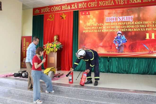 Xã Phú Nghĩa tổ chức lớp tập huấn nghiệp vụ phòng cháy, chữa cháy và cứu nạn cứu hộ cho các hộ gia đình, cơ sở sản xuất kinh doanh trên địa bàn- Ảnh 5.