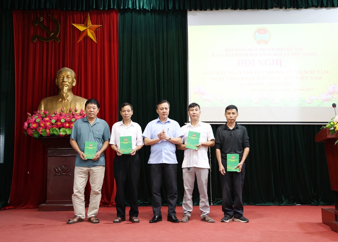 Hội Nông dân xã Phú Nghĩa tổ chức Hội nghị gặp mặt kỷ niệm 95 năm ngày thành lập Hội Nông dân Việt Nam (14/10/1930 – 14/10/2025)- Ảnh 5.