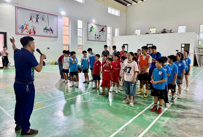 XÃ HỒNG VÂN TỔ CHỨC THÀNH CÔNG GIẢI ĐÁ CẦU HỌC SINH (TRONG KHUÔN KHỔ ĐẠI HỘI TDTT XÃ HỒNG VÂN LẦN THỨ I – NĂM 2025)- Ảnh 2.