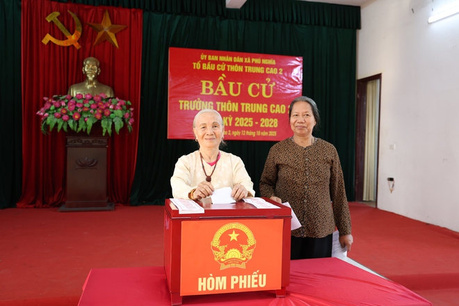 Xã Phú Nghĩa: Cử tri đại diện hộ gia đình hăng hái tham gia bầu cử Trưởng thôn nhiệm kỳ 2025 – 2028- Ảnh 10.