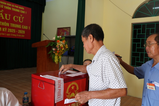 Xã Phú Nghĩa: Cử tri đại diện hộ gia đình hăng hái tham gia bầu cử Trưởng thôn nhiệm kỳ 2025 – 2028- Ảnh 17.