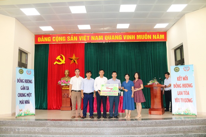 Hội đồng hương Chương Mỹ - Học tại trường Đại học nông nghiệp I trao tặng quà cho học sinh có hoàn cảnh khó khăn tại trường THCS Đồng Lạc- Ảnh 3.