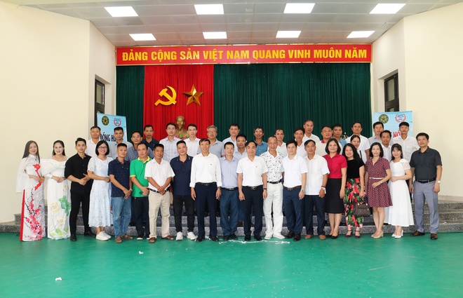 Hội đồng hương Chương Mỹ - Học tại trường Đại học nông nghiệp I trao tặng quà cho học sinh có hoàn cảnh khó khăn tại trường THCS Đồng Lạc- Ảnh 5.