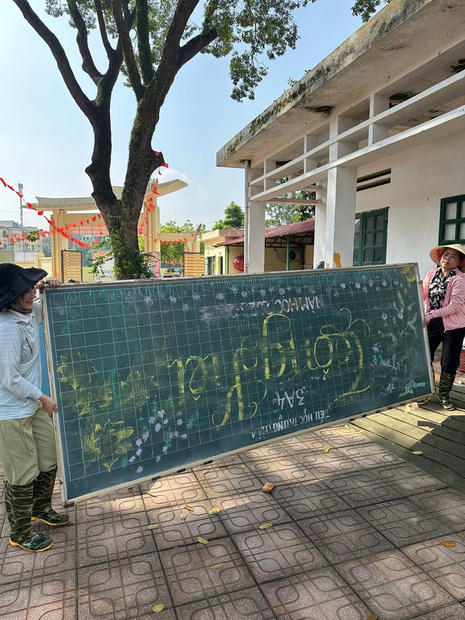 TRUNG GIÃ: HUY ĐỘNG GẦN 800 CÁN BỘ, CHIẾN SỸ, ĐOÀN VIÊN, HỘI VIÊN GIÚP DÂN VỆ SINH MÔI TRƯỜNG SAU LŨ- Ảnh 2.