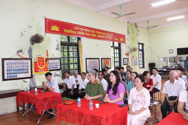 Xã Phú Nghĩa: Cử tri đại diện hộ gia đình hăng hái tham gia bầu cử Trưởng thôn nhiệm kỳ 2025 – 2028- Ảnh 3.