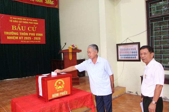 Xã Phú Nghĩa: Cử tri đại diện hộ gia đình hăng hái tham gia bầu cử Trưởng thôn nhiệm kỳ 2025 – 2028- Ảnh 13.
