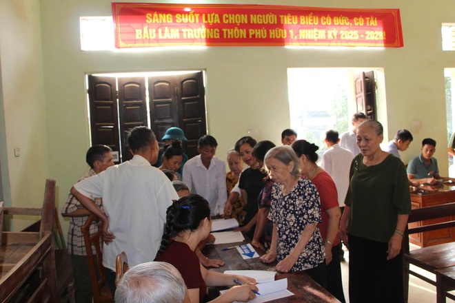 Xã Phú Nghĩa: Cử tri đại diện hộ gia đình hăng hái tham gia bầu cử Trưởng thôn nhiệm kỳ 2025 – 2028- Ảnh 16.