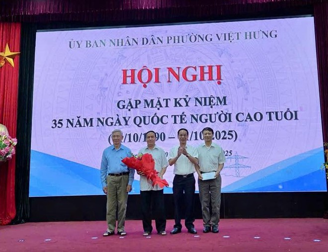 Phường Việt Hưng tổ chức Hội nghị gặp mặt kỷ niệm 35 năm Ngày Quốc tế Người cao tuổi và tổ chức thăm, tặng quà Người cao tuổi có hoàn cảnh khó khăn trên địa bàn phường- Ảnh 3.