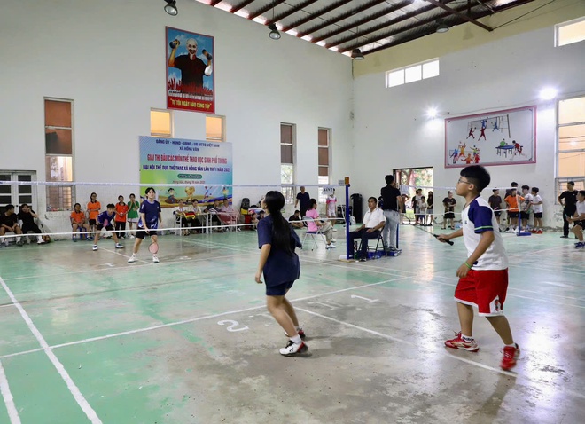 XÃ HỒNG VÂN: TỔ CHỨC THÀNH CÔNG GIẢI CẦU LÔNG HỌC SINH (TRONG KHUÔN KHỔ ĐẠI HỘI TDTT XÃ HỒNG VÂN LẦN THỨ I NĂM 2025)- Ảnh 3.