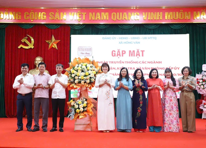 XÃ HỒNG VÂN GẶP MẶT KỶ NIỆM NGÀY TRUYỀN THỐNG CÁC NGÀNH CÔNG TÁC XÂY DỰNG ĐẢNG VÀ HỘI LIÊN HIỆP PHỤ NỮ VIỆT NAM- Ảnh 2.
