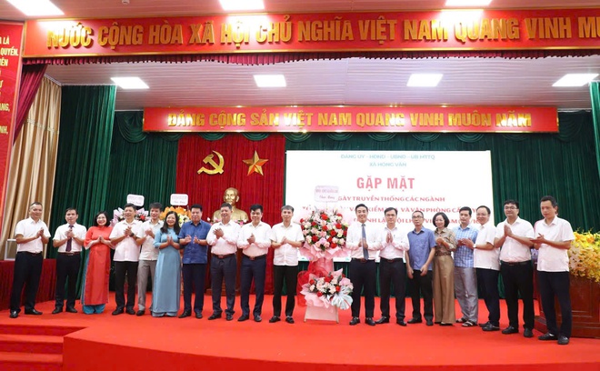XÃ HỒNG VÂN GẶP MẶT KỶ NIỆM NGÀY TRUYỀN THỐNG CÁC NGÀNH CÔNG TÁC XÂY DỰNG ĐẢNG VÀ HỘI LIÊN HIỆP PHỤ NỮ VIỆT NAM- Ảnh 3.