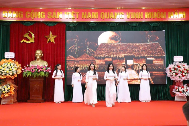 XÃ HỒNG VÂN GẶP MẶT KỶ NIỆM NGÀY TRUYỀN THỐNG CÁC NGÀNH CÔNG TÁC XÂY DỰNG ĐẢNG VÀ HỘI LIÊN HIỆP PHỤ NỮ VIỆT NAM- Ảnh 7.