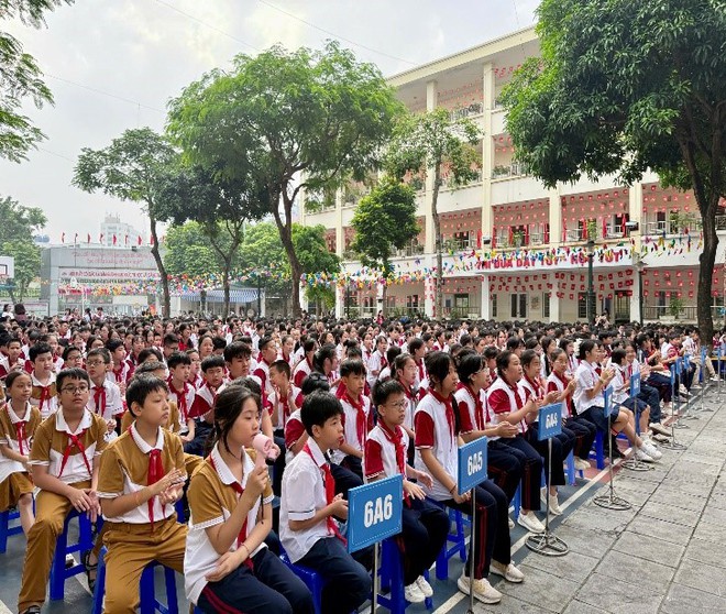 Công an phường Cầu Giấy tổ chức ngoại khóa tuyên tuyền pháp luật về trật tự an toàn giao thông cho học sinh trường THCS Dịch Vọng - Ảnh 4.