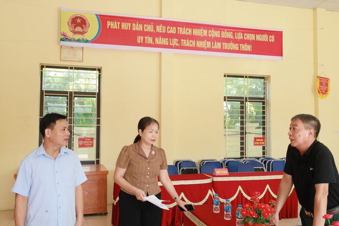 Đồng chí Nguyễn Tiến Hưng, Phó Bí thư Thường trực Đảng ủy xã Cổ Đô kiểm tra công tác chuẩn bị bầu cử Trưởng thôn tại các thôn Vân Sa 1, Vân Sa 2, Vân Sa 3 và La Thiện- Ảnh 3.