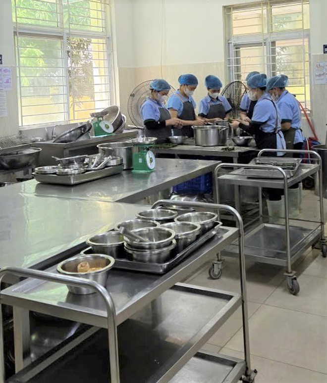 KIỂM TRA CÔNG TÁC TỔ CHỨC BỮA ĂN BÁN TRÚ, ĐẢM BẢO ĐIỀU KIỆN AN TOÀN THỰC PHẨM TẠI TRƯỜNG HỌC- Ảnh 5.