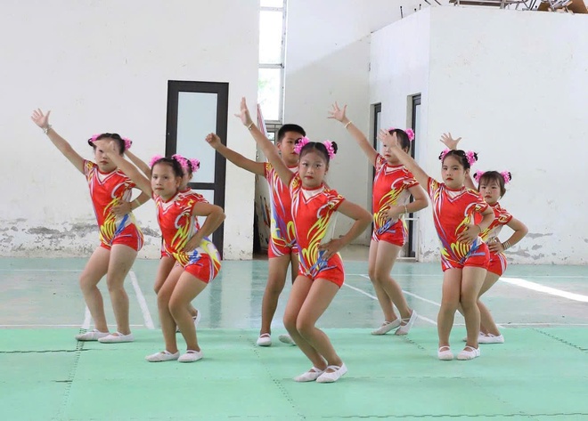 XÃ HỒNG VÂN: TỔ CHỨC THÀNH CÔNG MÔN THỂ DỤC NHỊP ĐIỆU AEROBIC VÀ MÔN ĐIỀN KINH- Ảnh 1.