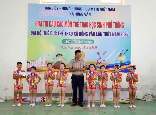 XÃ HỒNG VÂN: TỔ CHỨC THÀNH CÔNG MÔN THỂ DỤC NHỊP ĐIỆU AEROBIC VÀ MÔN ĐIỀN KINH- Ảnh 7. XÃ HỒNG VÂN: TỔ CHỨC THÀNH CÔNG MÔN THỂ DỤC NHỊP ĐIỆU AEROBIC VÀ MÔN ĐIỀN KINH- Ảnh 7.